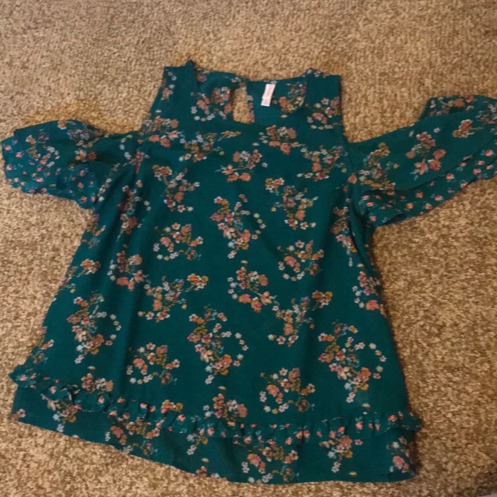 Floral shoulderless blouse